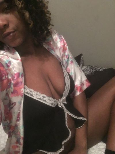 Super Busty Escort in Bakersfield California