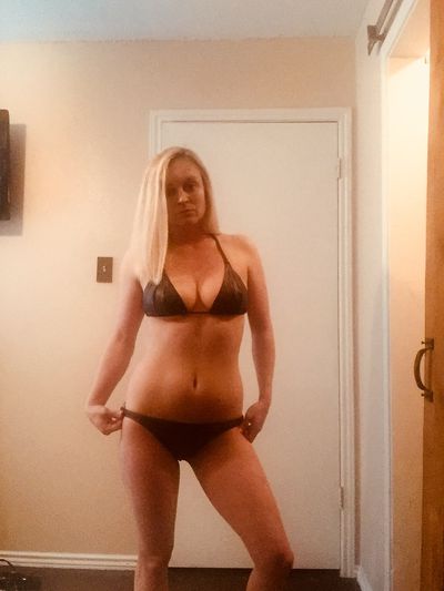 Kathy Young - Escort Girl from Warren Michigan